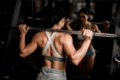 schiena palestra pesi